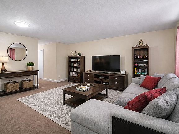 5th image of 576 Barbey St #1