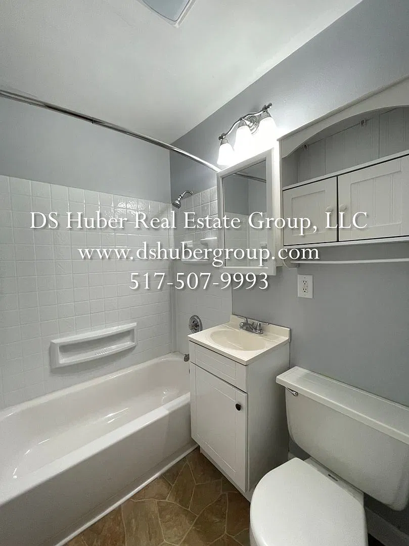 2918 Risdale Lansing, MI 48911 — Photo 2
