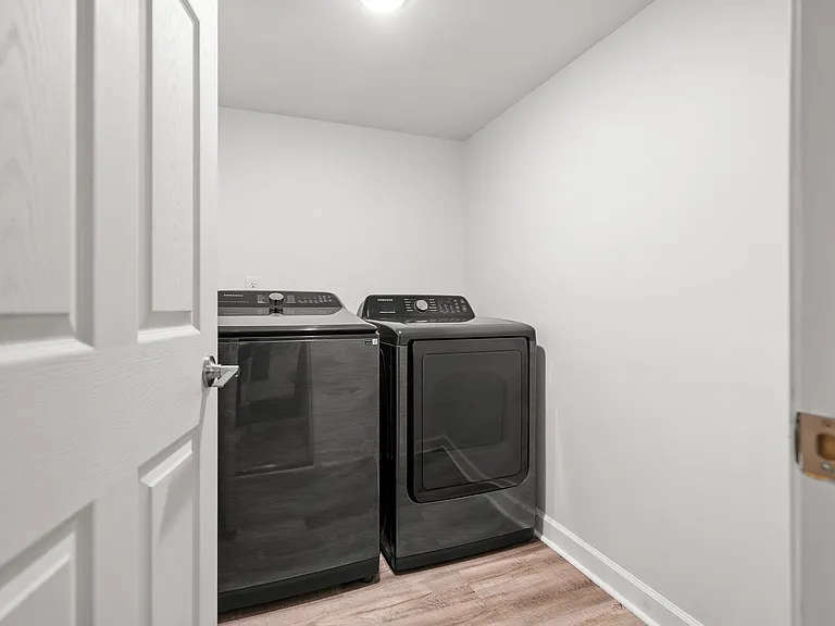 1004 Austin Ct — Photo 15