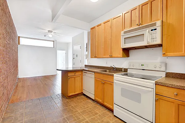 Rented by Cooper & Cooper Real Estate | media 4