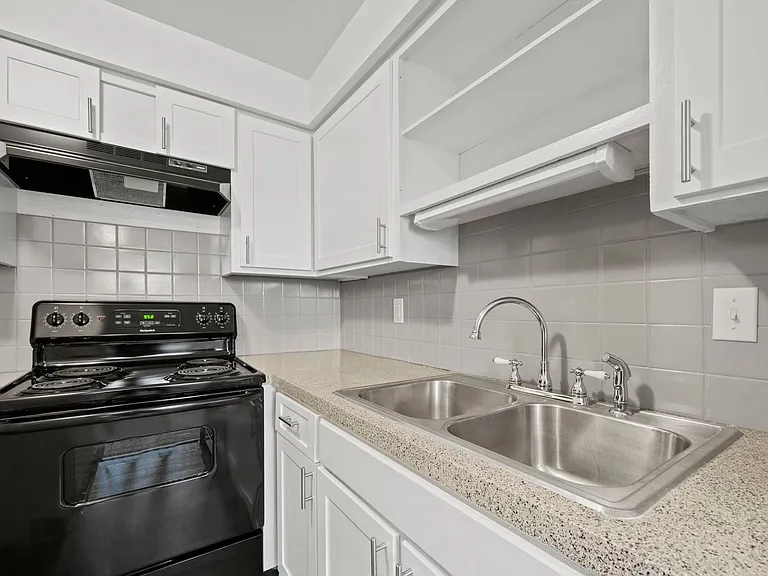 Park Ridge Apartments — Photo 64