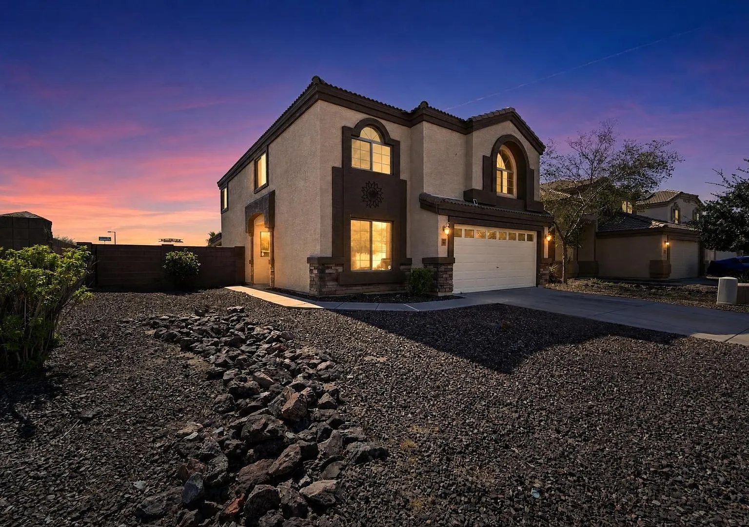 Stunning 4BR House in Buckeye — Photo 2