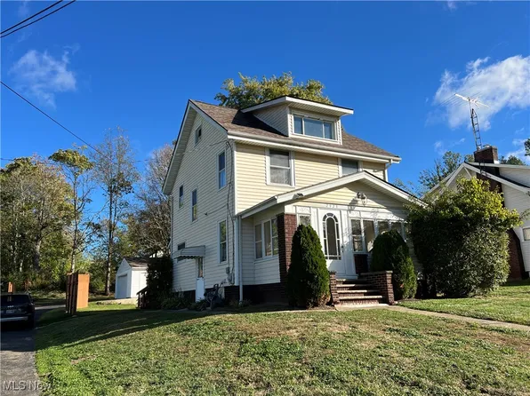 2923 Lincoln St E, Canton, OH 44707