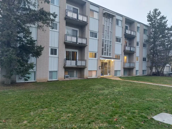 90 Marshall St #9, Waterloo, ON N2J 2T4