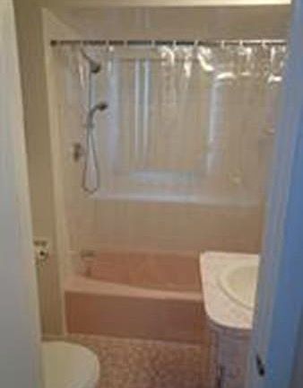 5th image of 27 Belle Isle Ave #2