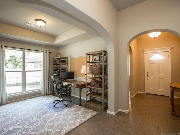 4th image of 2503 W Union Ct S