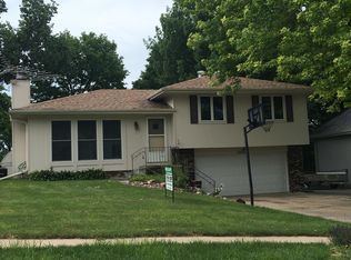 15429 Y St, Omaha, NE 68137