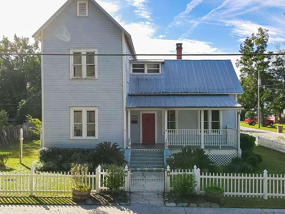 2nd image of 216 SE Camp St