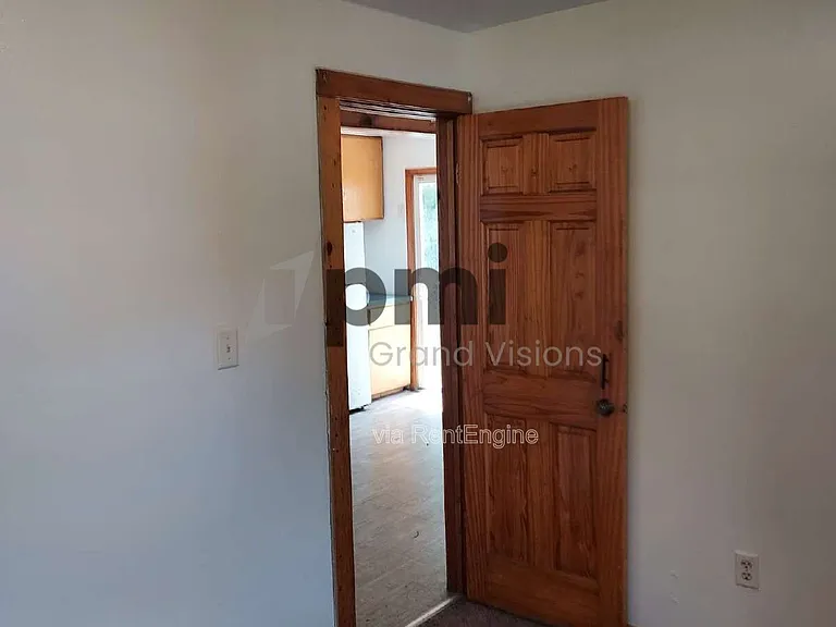 1719 W Olive St — Photo 8