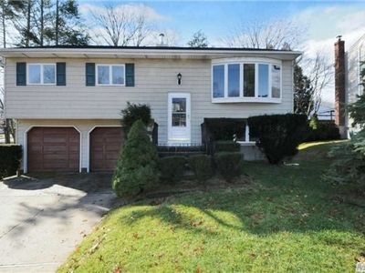91 Morewood Dr, Smithtown, NY, 11787