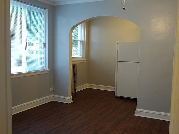 4th image of 1528 W Pratt Blvd APT 200