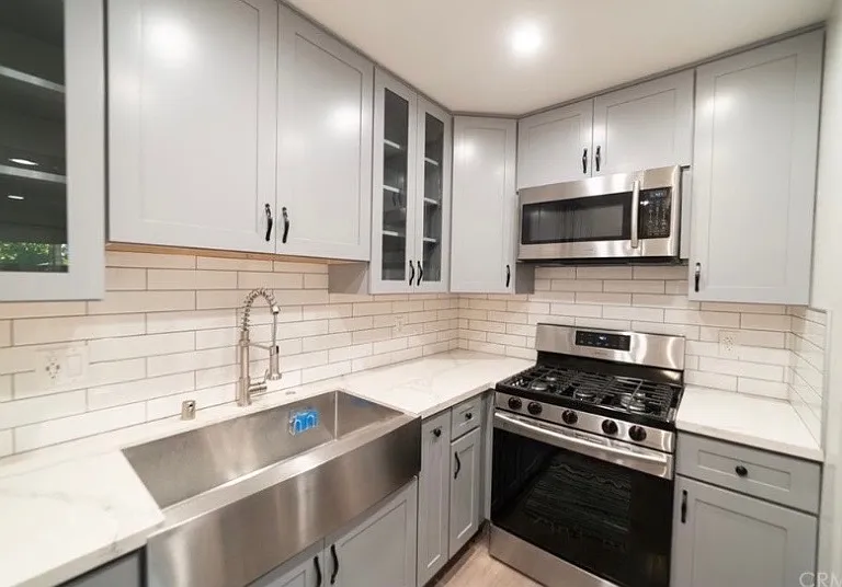 1001 W Macarthur Blvd #72 — Photo 9