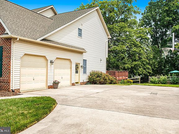 3rd image of 1201 Bluebird Ct W