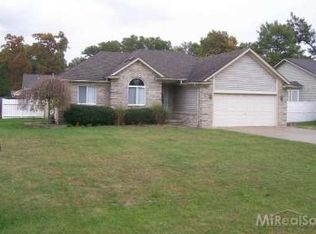 9513 Nook Rd, Algonac, MI 48001