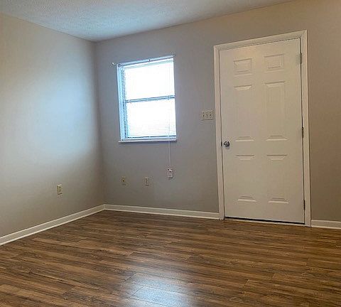 3rd image of 435 Hillside Dr APT 8