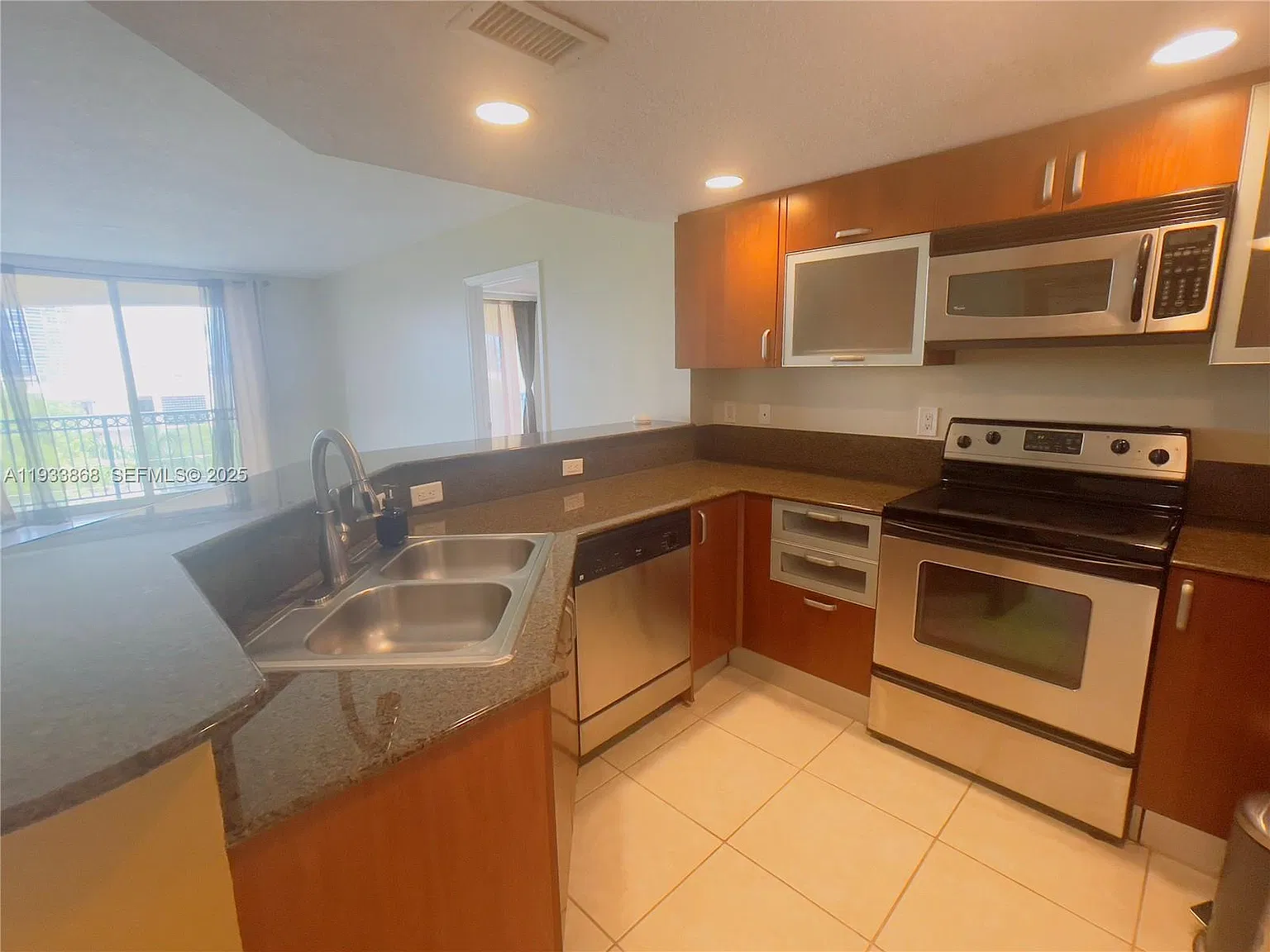 2 bed, 1150 sqft, $2,550 — Photo 3