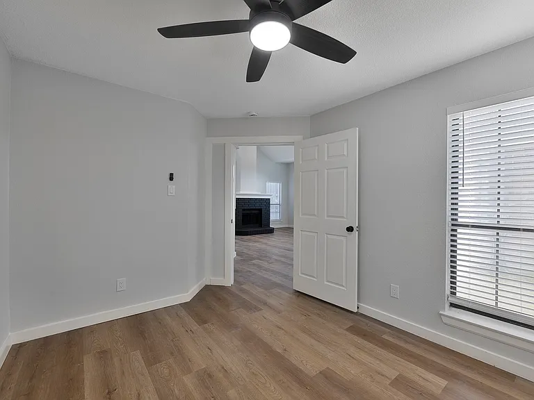 1911 Lavaca Ct — Photo 11
