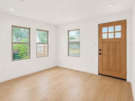 4th image of 2404 Santa Rita St