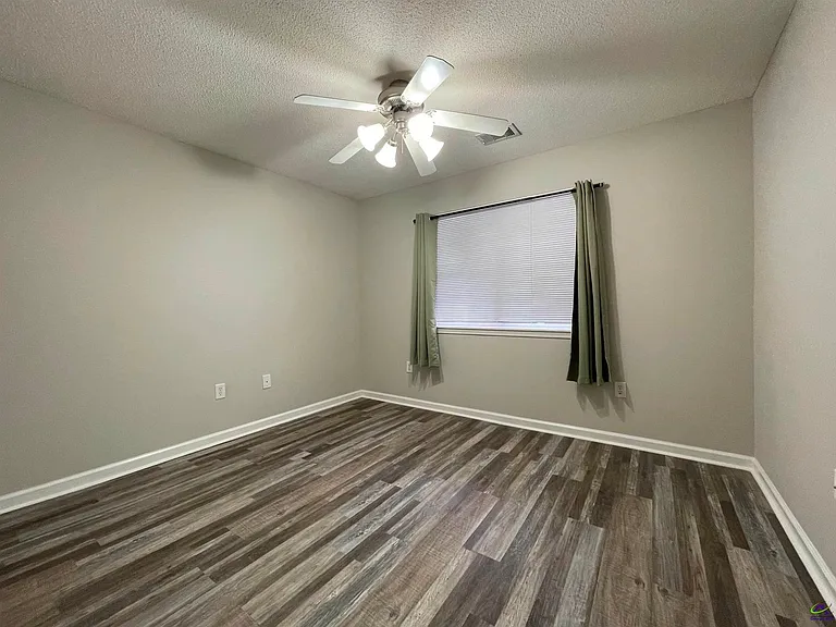 321 Deerfield Cir — Photo 20