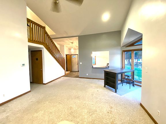 4th image of 15562 Lake Shore Dr S