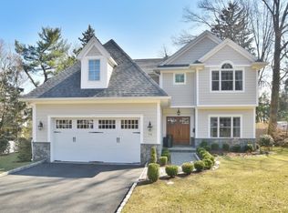 70 Country Club Rd, Tenafly, NJ 07670