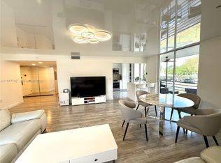 671 NE 195th St APT 205E, Miami, FL