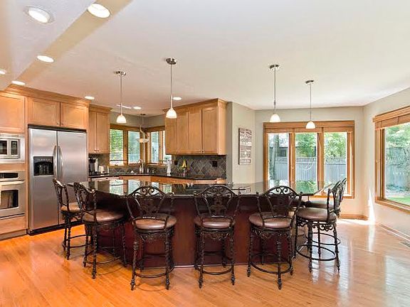4th image of 213 Woodedge Cir E