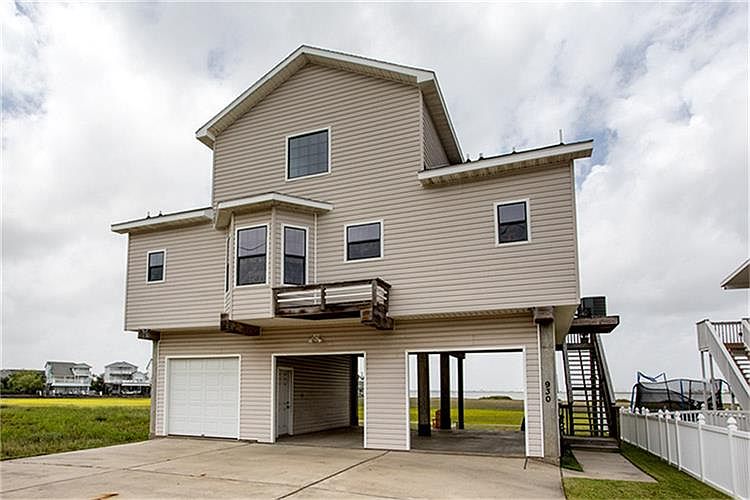 1st image of 930 Tiki Dr