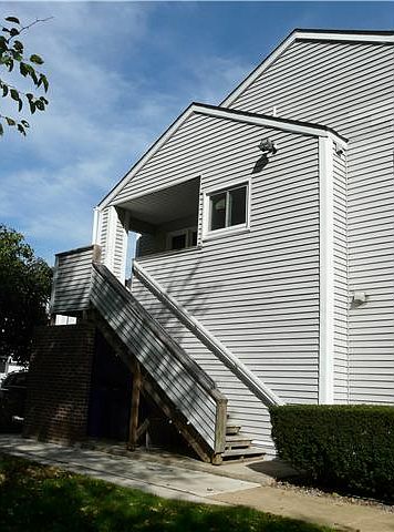 2902 Creekside Drive