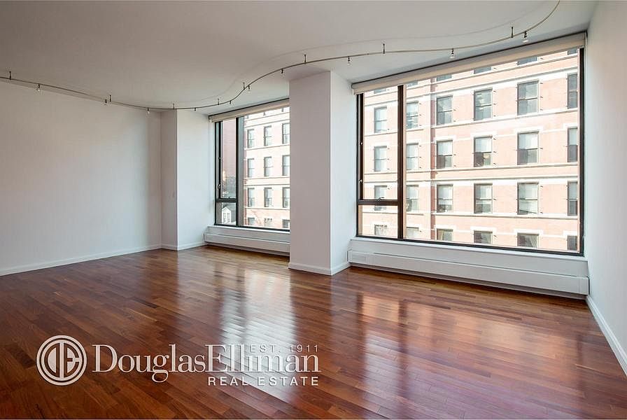 2nd image of 488 Greenwich St