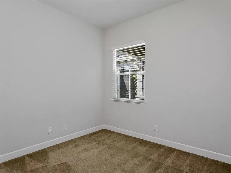 989 Hayman St — Photo 29