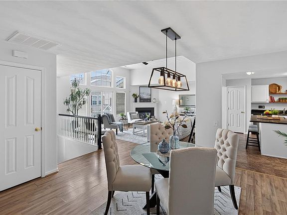 4th image of 853 Mission Ave