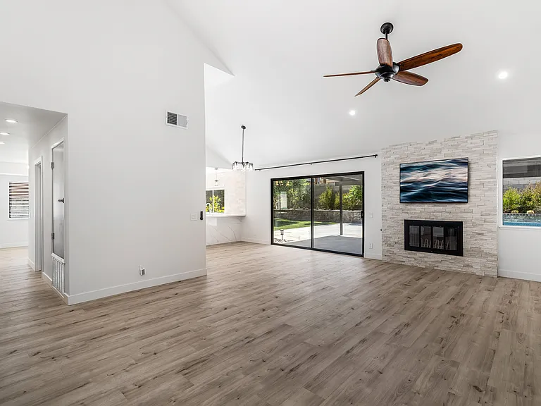 72955 Amber St — Photo 5