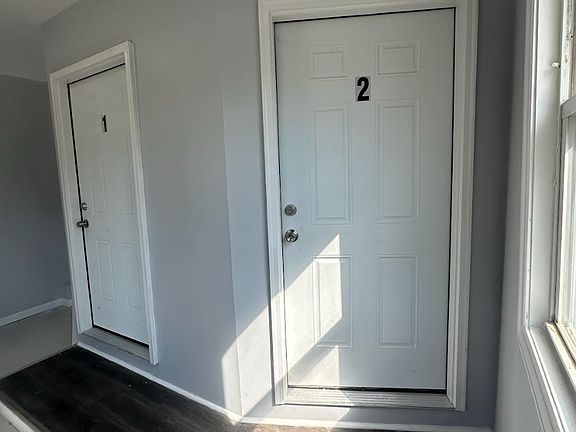 4th image of 162 S Clinton St #2
