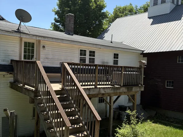 115 Main St #D, Henniker, NH 03242