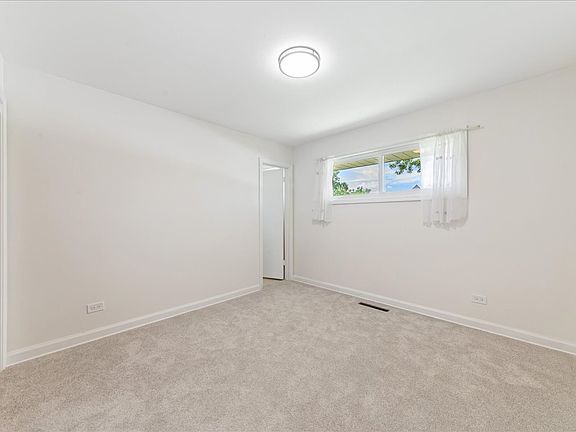 4th image of 61 Miller Rd