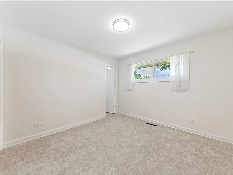 61 Miller Rd — Photo 4