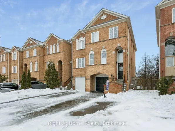 389 Fairgate Way, Oakville, ON L6H 6Y1