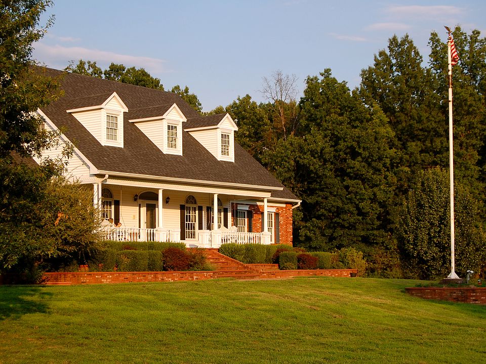 1st image of 300 Clover Cir