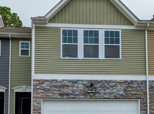 7042 Adare Mews Rd, Charlotte, NC 28217