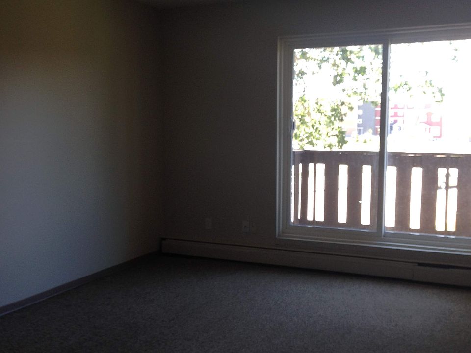 3170 Laurier Dr, Saskatoon, SK S7L 5J4 Zillow