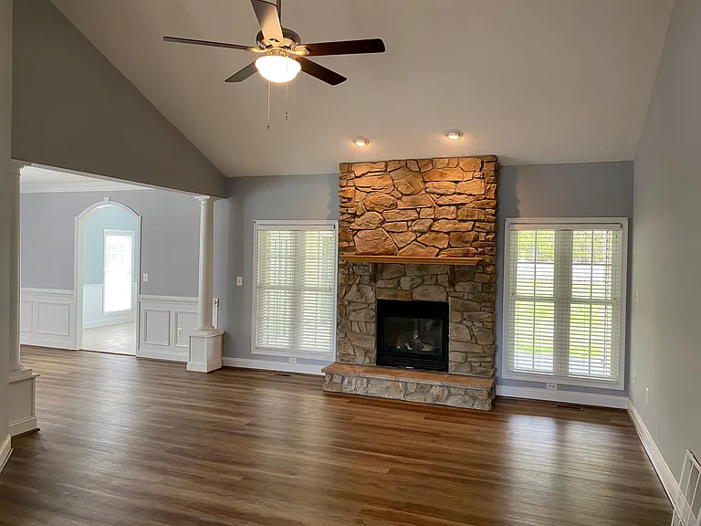108 Travis Ct — Photo 7