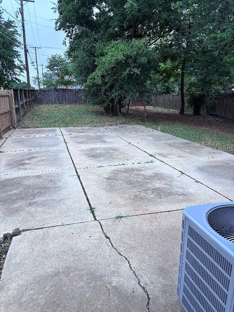 Back yard , lot's space for kids to play, family cookouts on the big concrete patio - 729 NW 25th St