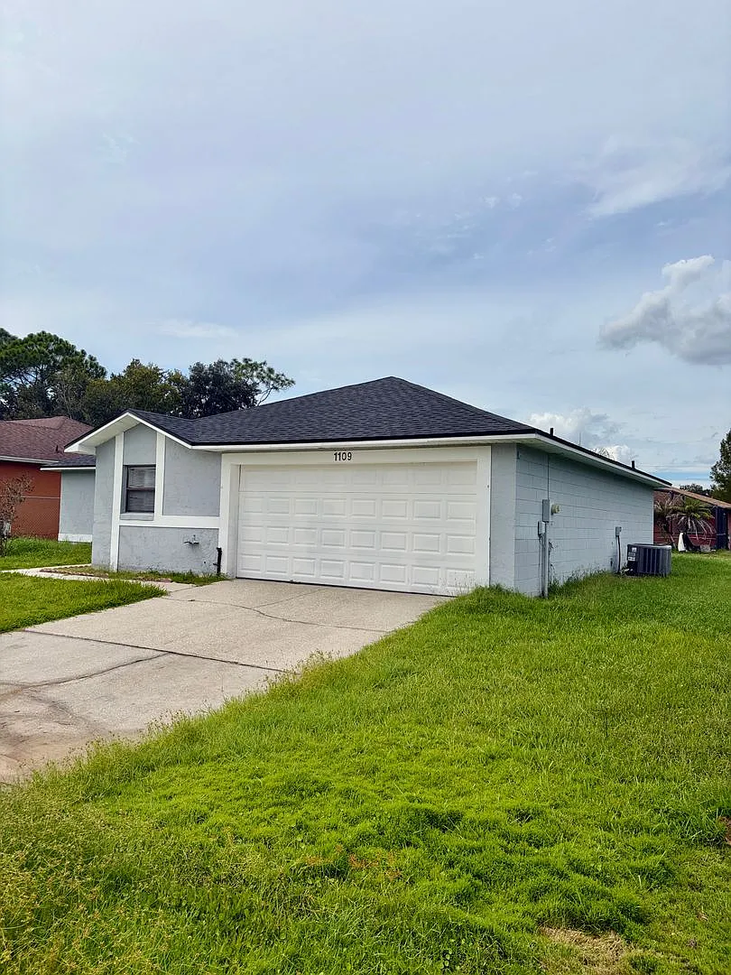 Poinciana Property — Photo 4