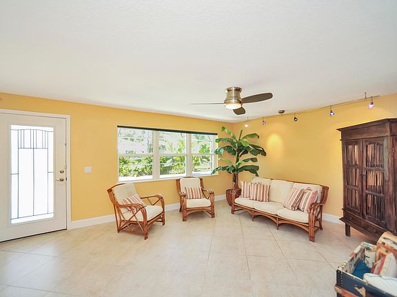5th image of 371 Harbor Dr