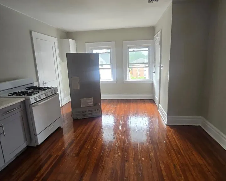 963 Grove St #3L — Photo 4