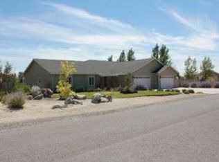 4125 Falcon Dr, Fallon, NV 89406