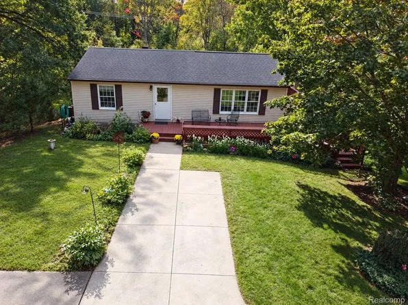 8398 Whitmore Lake Rd, Brighton, MI 48116