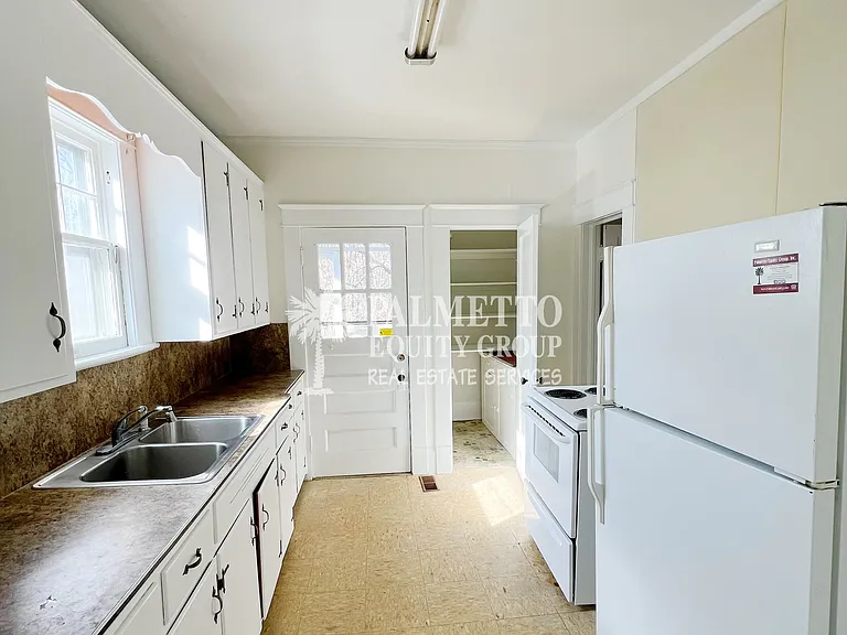 1104 Gregory St — Photo 8