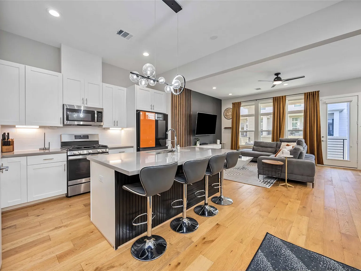 3 bed, 2.5 bath, 2253 sqft, $5,500 — Photo 4
